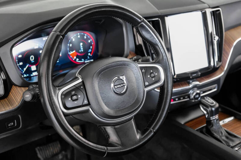 2021 Volvo XC60 T5 Momentum