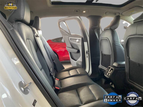 2024 Volvo XC40 B5 Plus Dark Theme