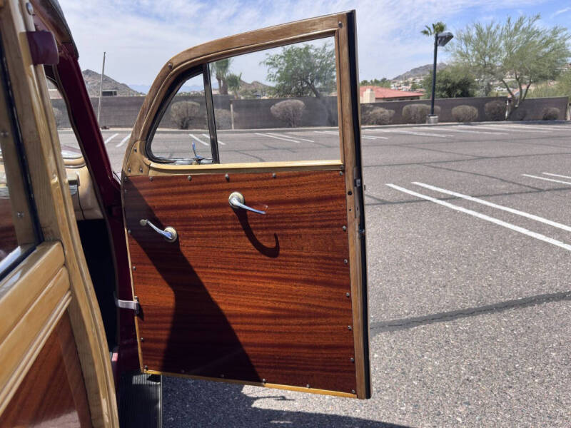 1948 Ford Super Deluxe
