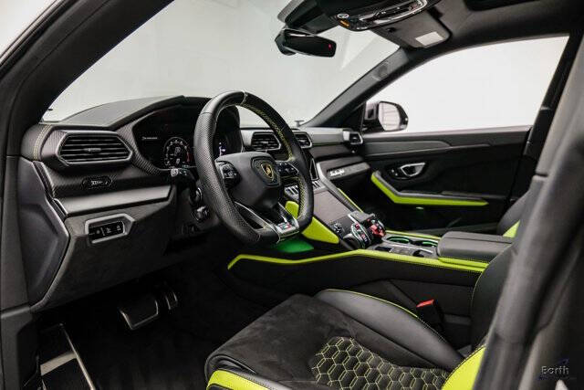 2022 Lamborghini Urus