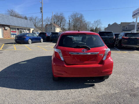 2014 Toyota Yaris 5-Door LE