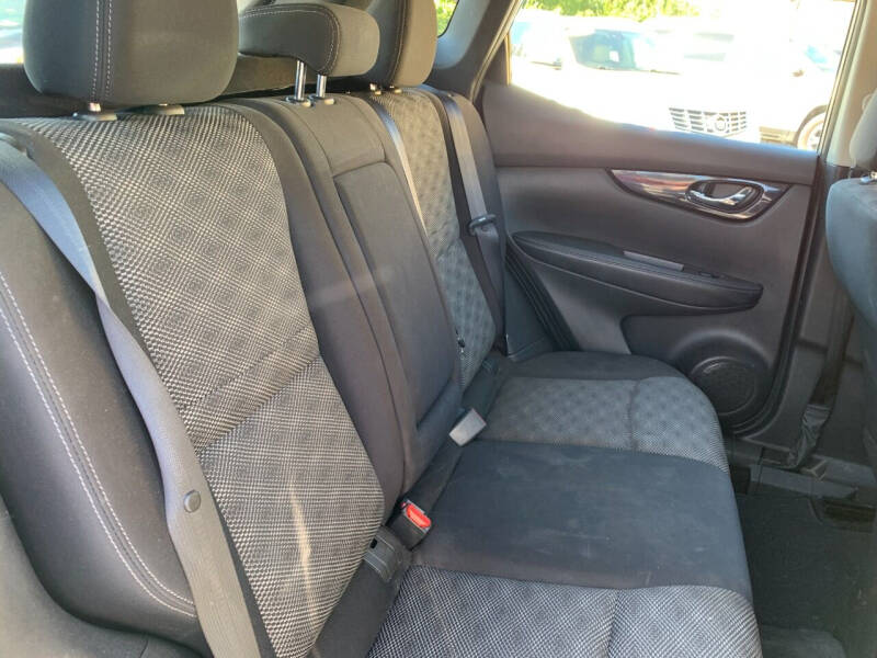 2017 Nissan Rogue Sport SV