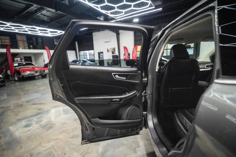 2023 Ford Edge Titanium