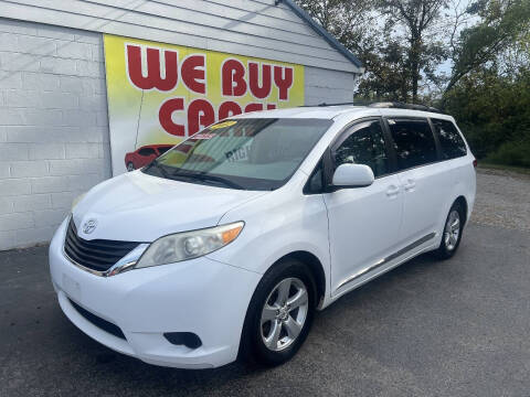 2012 Toyota Sienna LE 7-Passenger Auto Access Seat