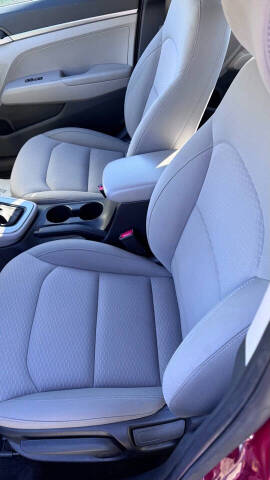 2020 Hyundai Elantra SE