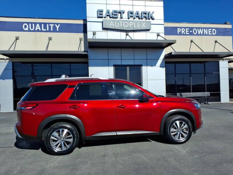 2023 Nissan Pathfinder SL