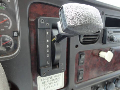 2013 Freightliner M2 106