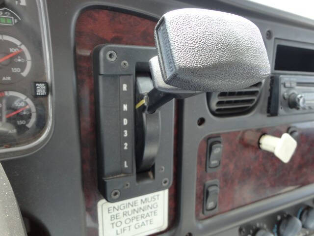 2013 Freightliner M2 106