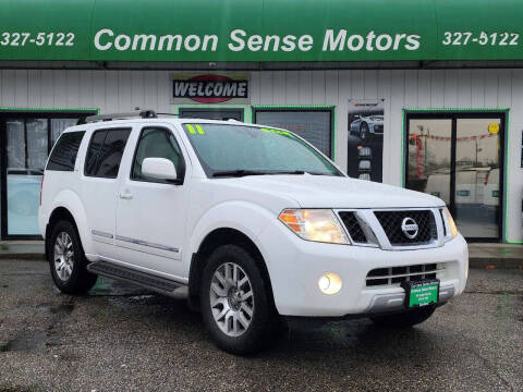 2011 Nissan Pathfinder LE