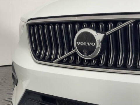 2024 Volvo XC40 B5 Plus Bright Theme