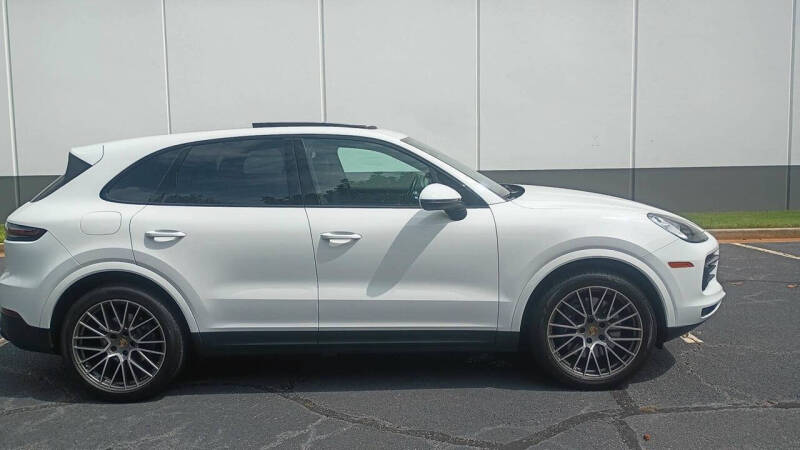 2023 Porsche Cayenne Platinum Edition