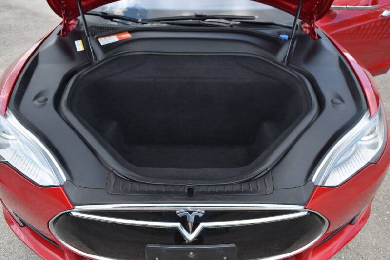 2015 Tesla Model S 85D photo 29