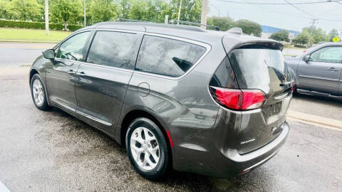 2017 Chrysler Pacifica Touring-L