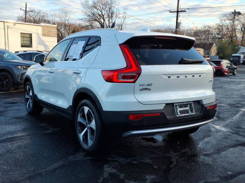 2025 Volvo XC40 B5 Plus Bright Theme
