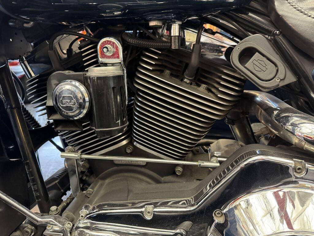 2002 Harley-Davidson® FLHTC - Electra Glide® Cl 10