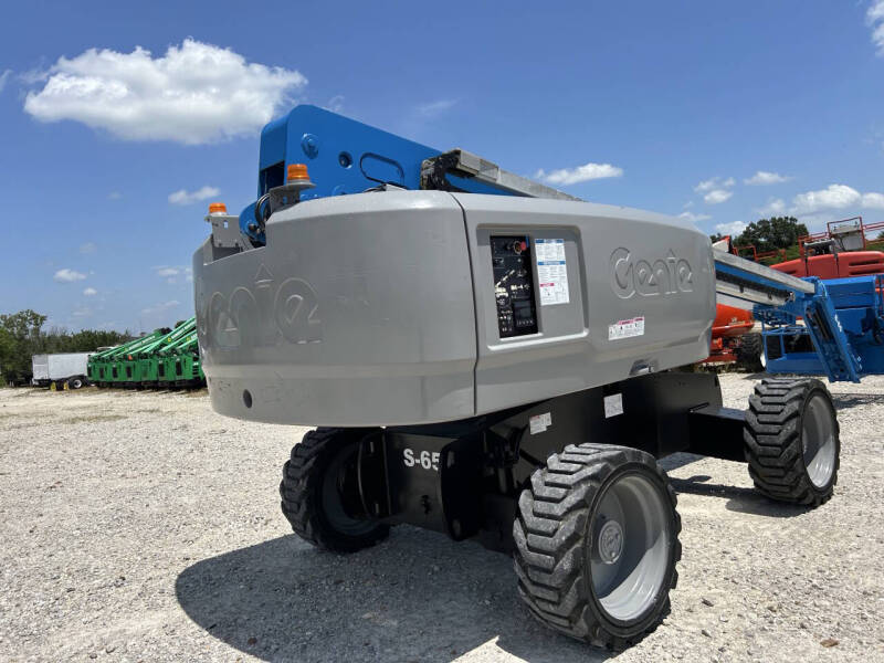 2017 Genie 65' Manlift