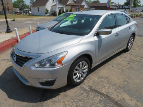 2015 Nissan Altima for sale at Bells Auto Sales in Hammond IN