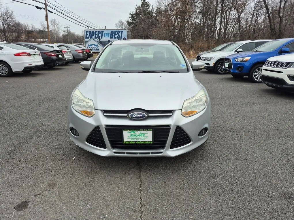 Silver 2014 Ford Focus SE SE 4dr Sedan 2