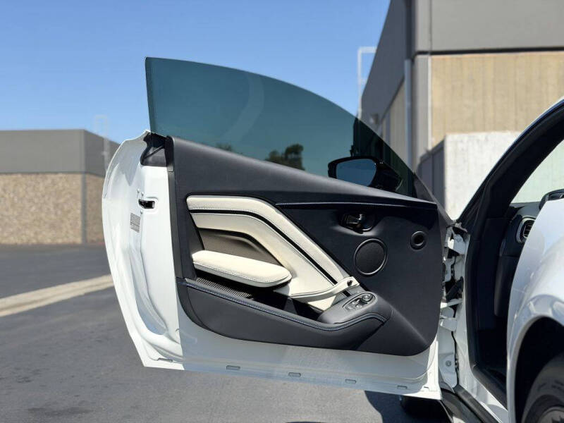 2022 Aston Martin Vantage