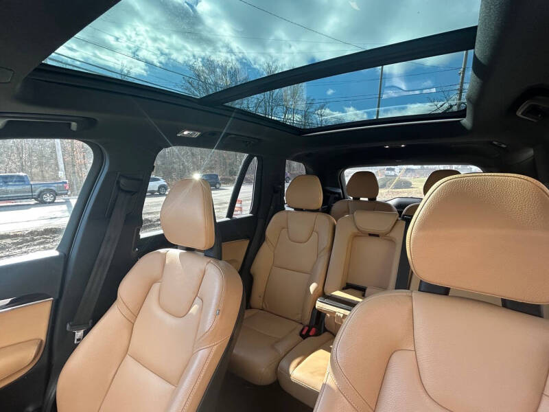 2017 Volvo XC90 T6 Momentum