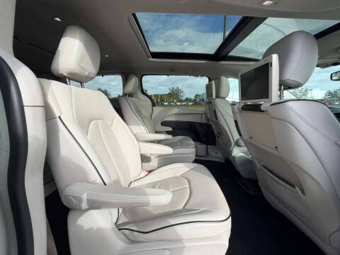 2017 Chrysler Pacifica Hybrid Platinum