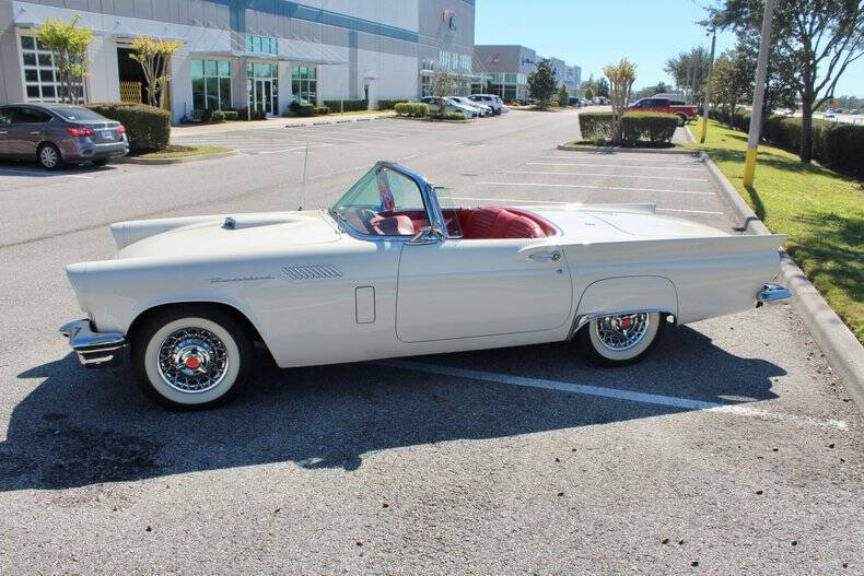 1957 Ford Thunderbird