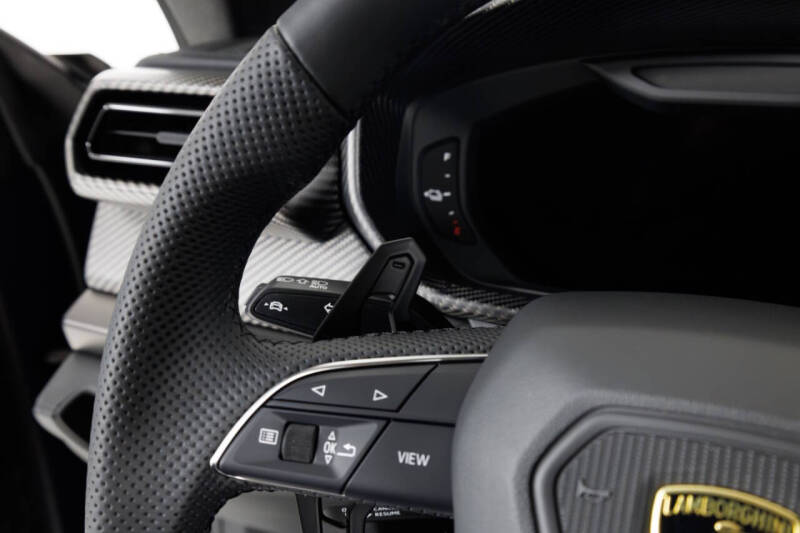 2025 Lamborghini Urus SE