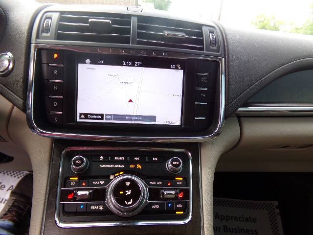 2017 Lincoln Continental Select