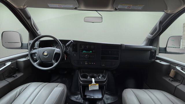 2025 Chevrolet Express 2500