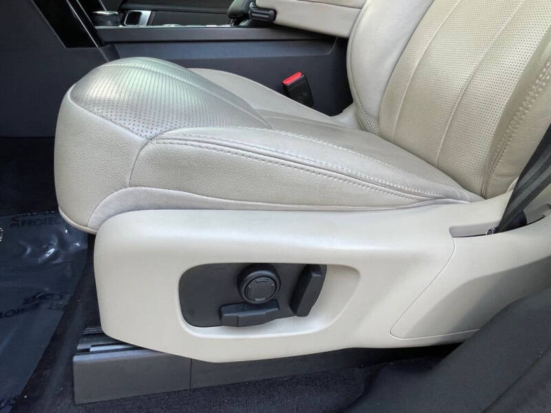 2017 Land Rover Discovery SE