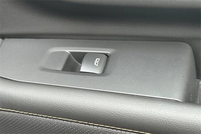 2023 GMC Yukon XL AT4