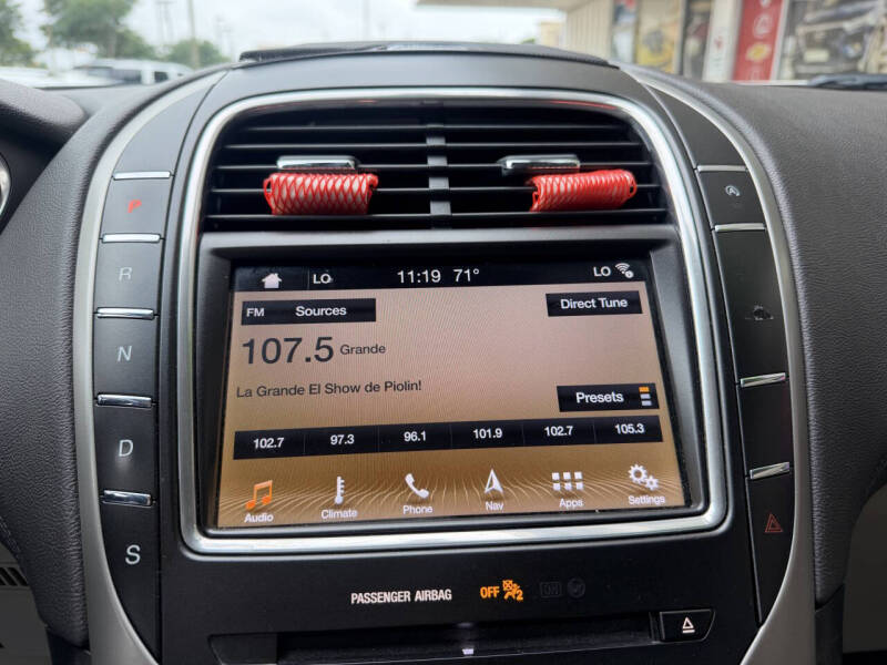2019 Lincoln Nautilus Select