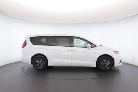 2022 Chrysler Pacifica Hybrid Touring L