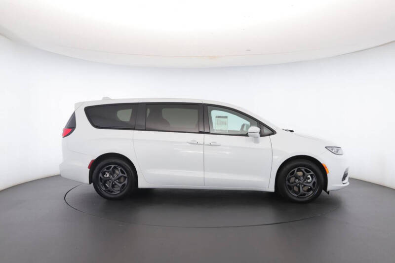 2022 Chrysler Pacifica Hybrid Touring L