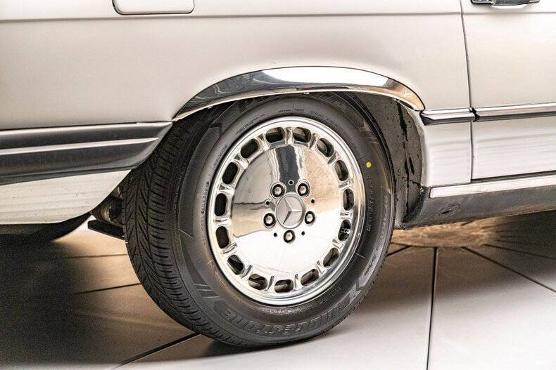 1987 Mercedes-Benz 560-Class 560 SL