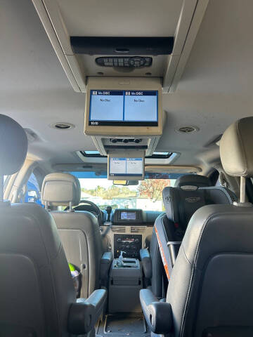 2014 Volkswagen Routan SEL Premium