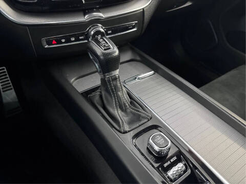 2018 Volvo XC60 T5 R-Design