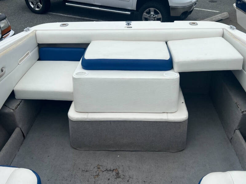 2004 Bayliner 210 CU