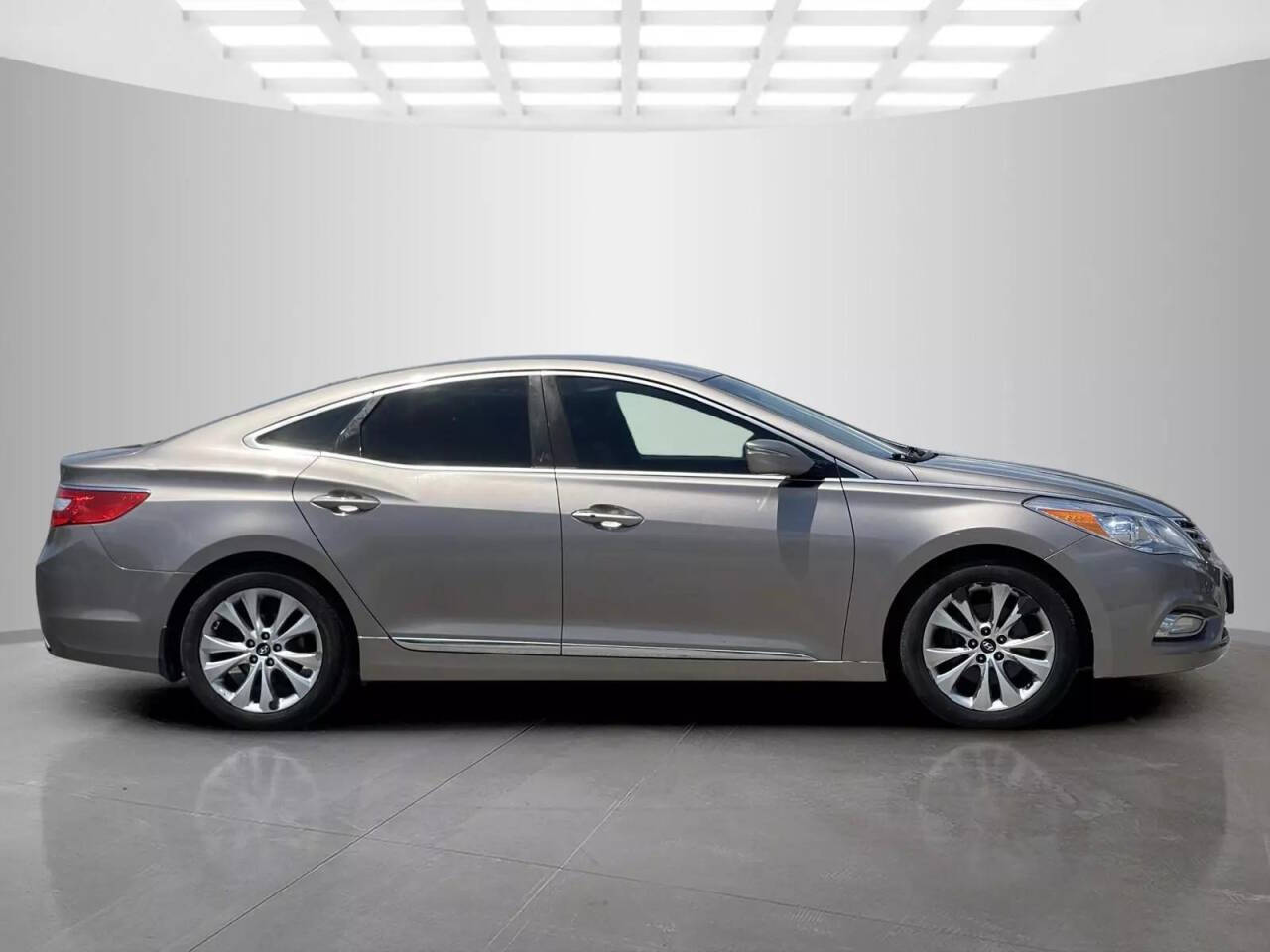 2013 Hyundai Azera for sale at Used Cars Toledo in Oregon, OH