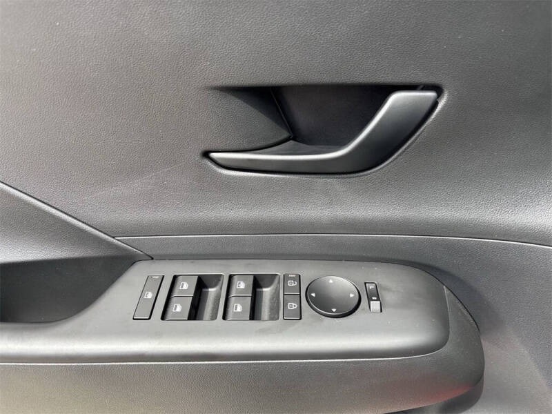 2025 Hyundai Kona SE