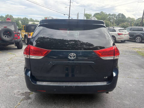 2012 Toyota Sienna LE 7-Passenger Auto Access Seat