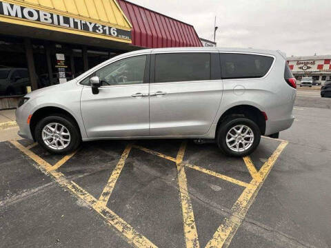 2022 Chrysler Voyager LX