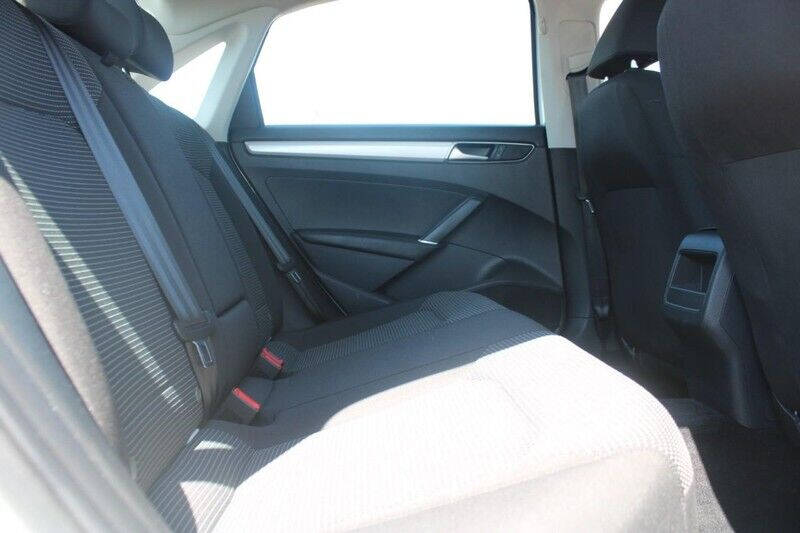 2017 Volkswagen Passat 1.8T S