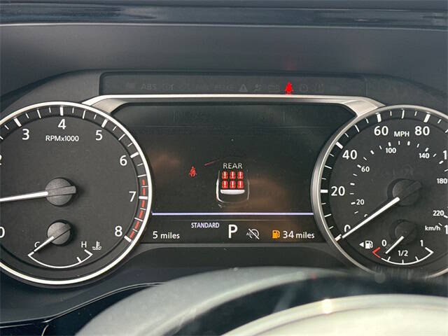 2025 Nissan Pathfinder SL