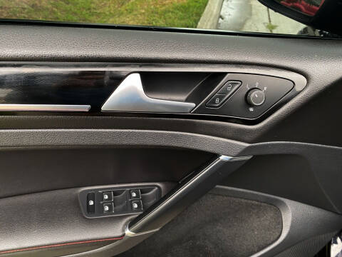 2017 Volkswagen Golf GTI SE