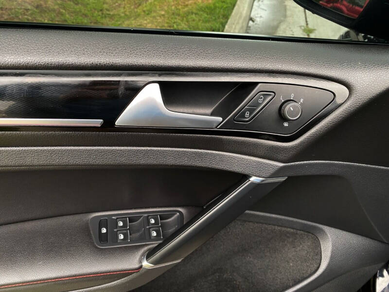 2017 Volkswagen Golf GTI SE