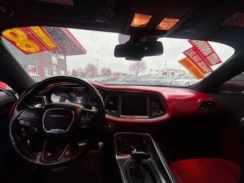 2018 Dodge Challenger 392 HEMI Scat Pack Shaker