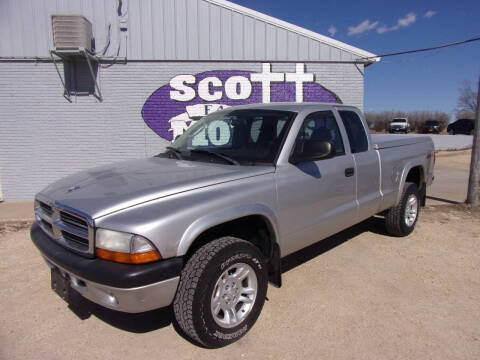 2004 Dodge Dakota for sale at SCOTT FAMILY MOTORS in Springville IA