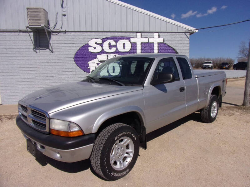 2004 Dodge Dakota for sale at SCOTT FAMILY MOTORS in Springville IA