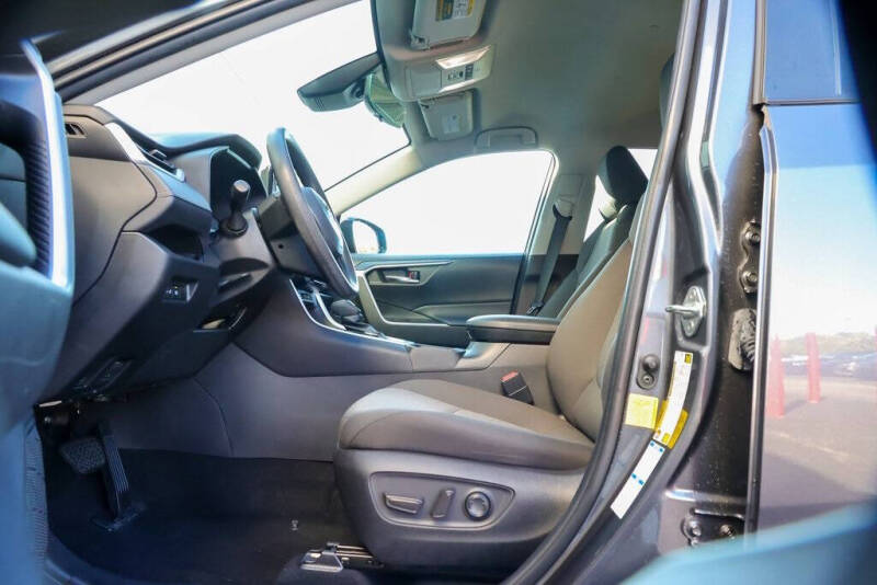 2022 Toyota RAV4 Hybrid XLE